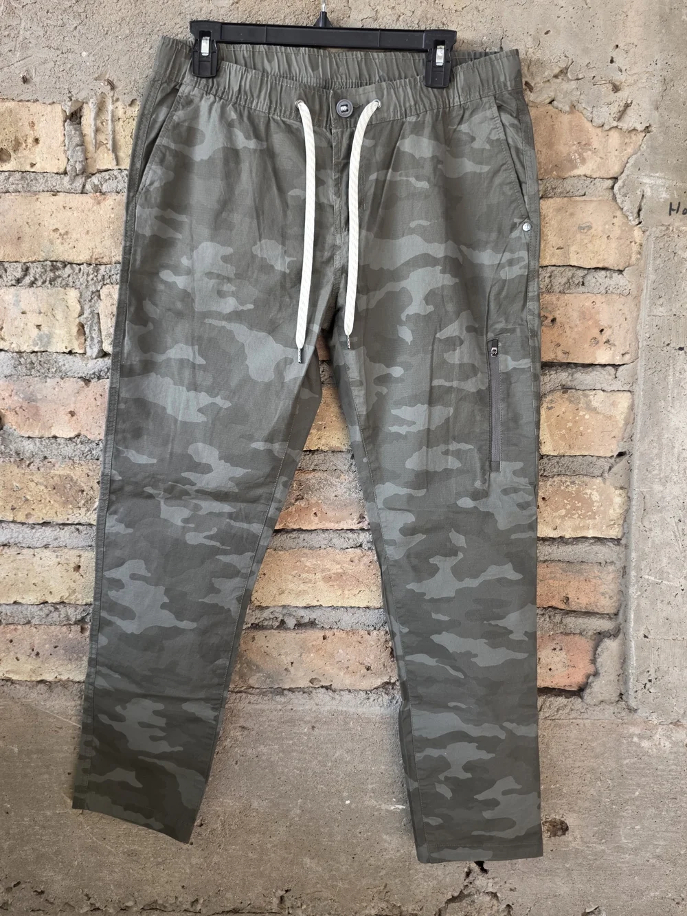 Vuori Men's Ripstop Climb Pant Camo Green Size Large Drawstring Elastic Waistban
